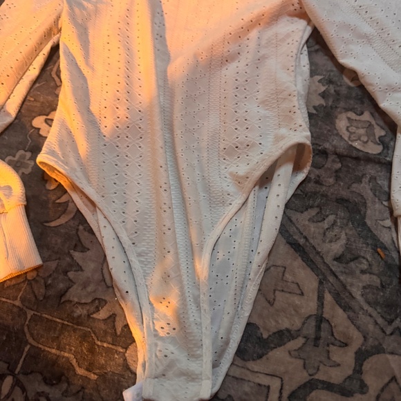 White Eyelet Long Sleeve Bodysuit - Picture 5 of 9